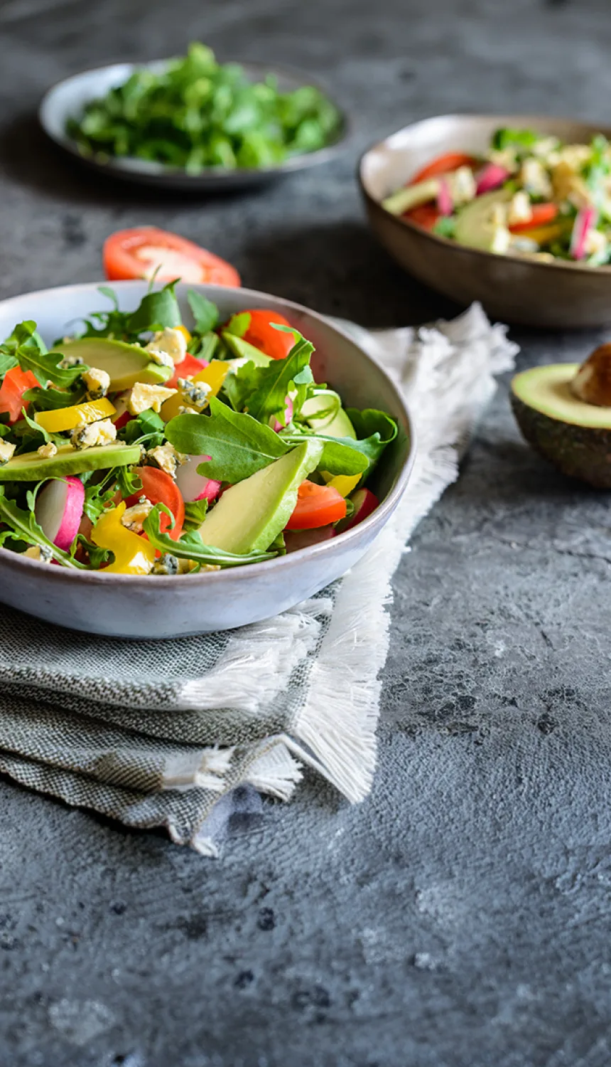 Món salad tươi cùng dụng cụ nhà bếp GEFU